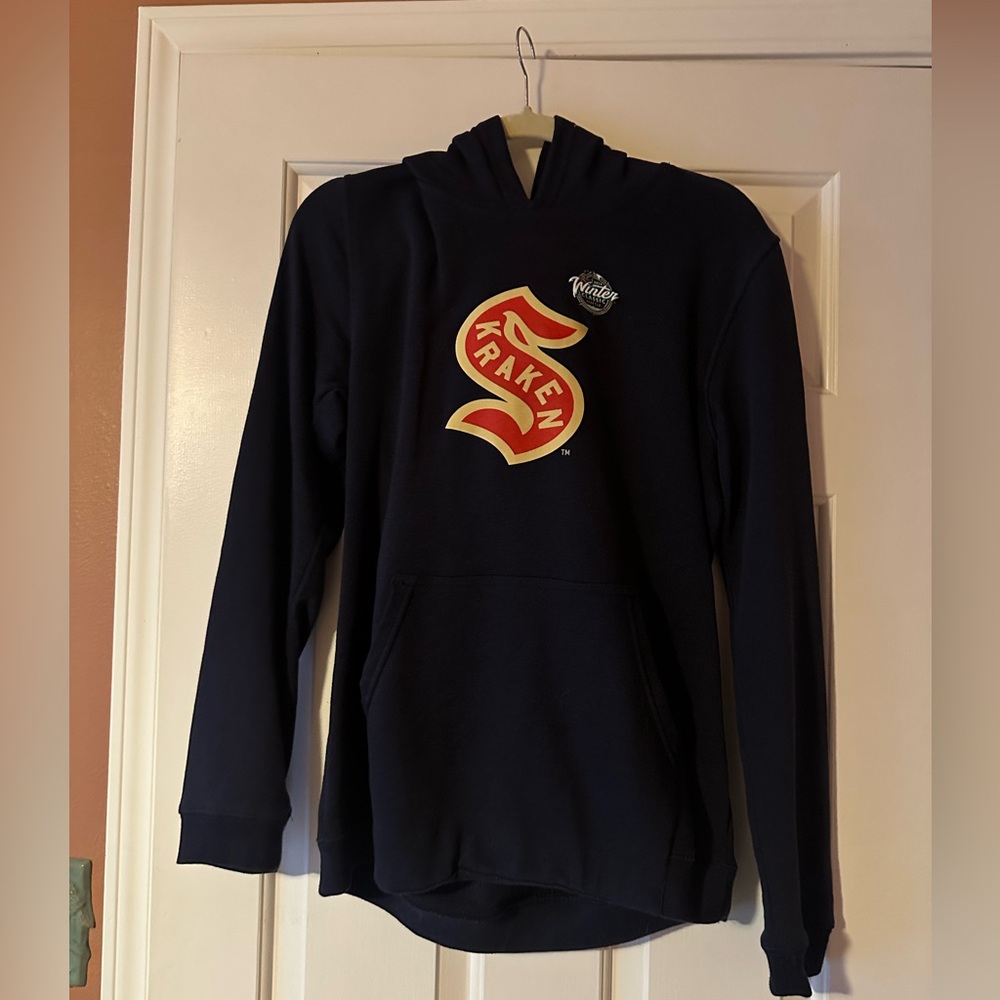 Seattle Kraken Fanatics Branded 2024 NHL Winter Classic Pullover Hoodie YOUTH XL